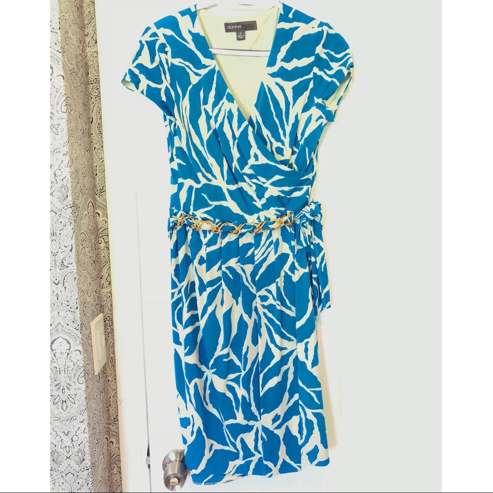 Donna Ricco size 8 dress w/ golden chain on belt